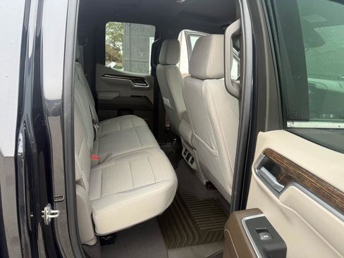 Used 2023 GMC Sierra 1500 SLE image 11