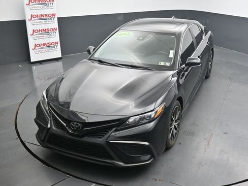 Used 2023 Toyota Camry SE w/ Cold Weather Package FWD image 12