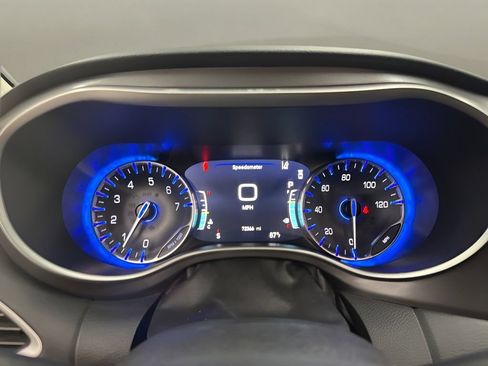 Used 2023 Chrysler Pacifica Touring-L FWD image 42