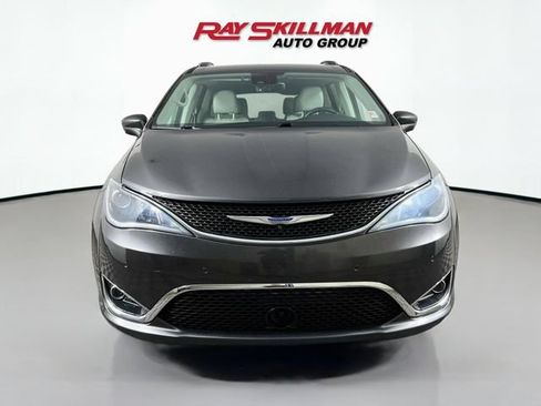 Used 2019 Chrysler Pacifica Touring-L Plus w/ Advanced Safetytec Group FWD image 2