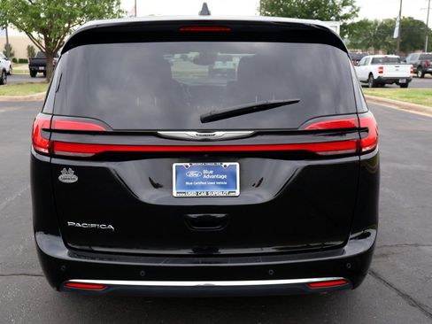 Used 2024 Chrysler Pacifica Touring-L FWD image 15