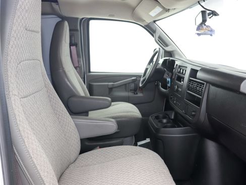 Used 2025 GMC Savana 2500 Extended w/ Driver Convenience Package RWD image 17