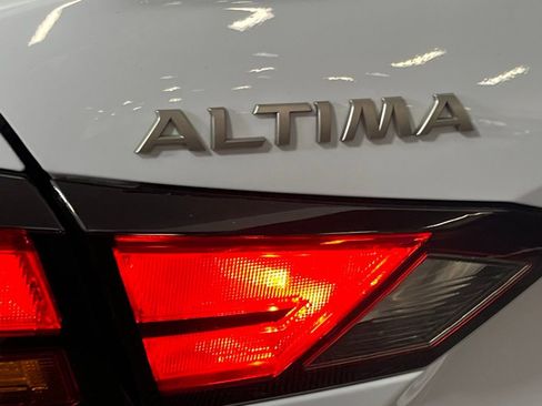 Used 2025 Nissan Altima 2.5 SR image 14