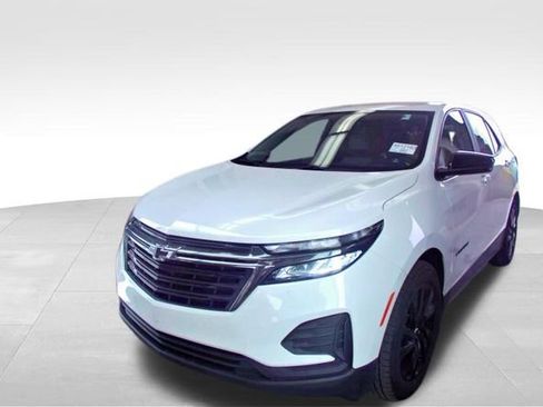 Used 2024 Chevrolet Equinox LS w/ LS Convenience Package FWD image 2