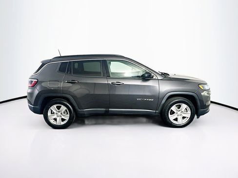 Used 2022 Jeep Compass Latitude image 10