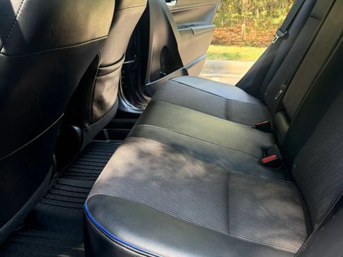 Used 2017 Toyota Corolla SE w/ Carpet Mat Package (TMS) FWD image 11