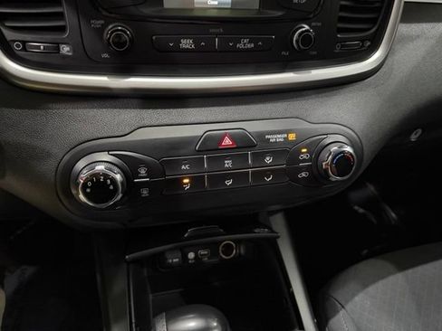 Used 2017 Kia Sorento FWD image 26