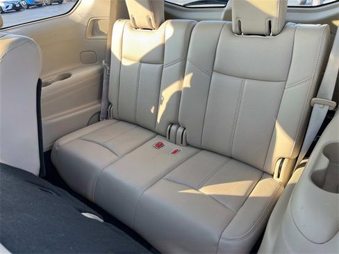 Used 2018 Nissan Pathfinder Platinum image 26