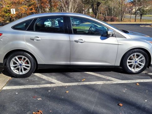 Used 2017 Ford Focus SE FWD image 9
