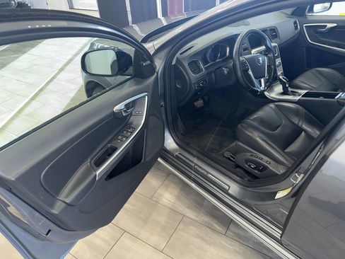 Used 2018 Volvo V60 T5 Cross Country Platinum image 26