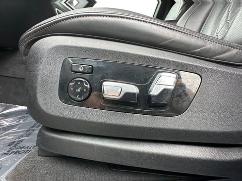 Used 2025 BMW X5 xDrive50e AWD/4WD image 17