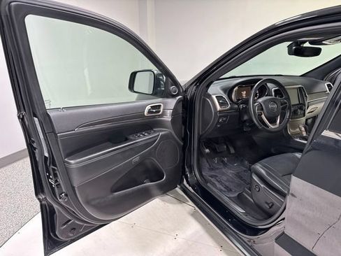 Used 2017 Jeep Grand Cherokee Limited AWD/4WD image 11