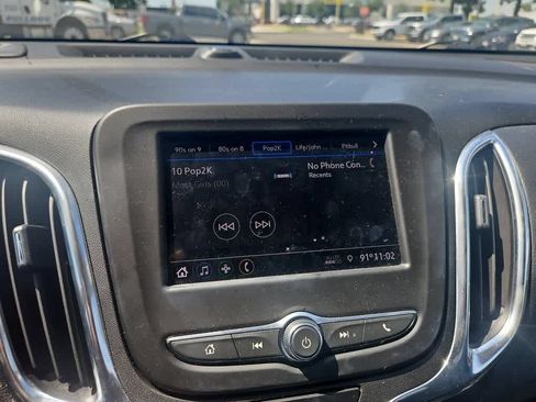 Used 2020 Chevrolet Equinox LT FWD image 16