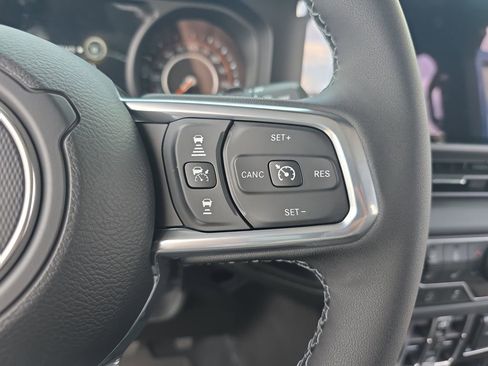 New 2026 Jeep Wrangler Unlimited Sahara AWD/4WD image 17