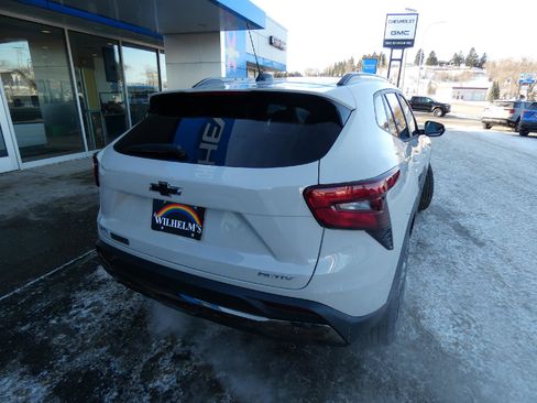 New 2026 Chevrolet Trax ACTIV w/ Sunroof Package FWD image 3