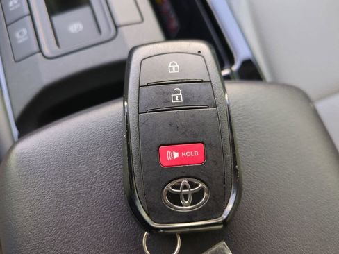 Used 2025 Toyota Prius XLE FWD image 27