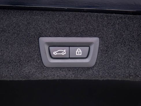 Certified 2022 BMW 750i xDrive w/ Executive Package image 30