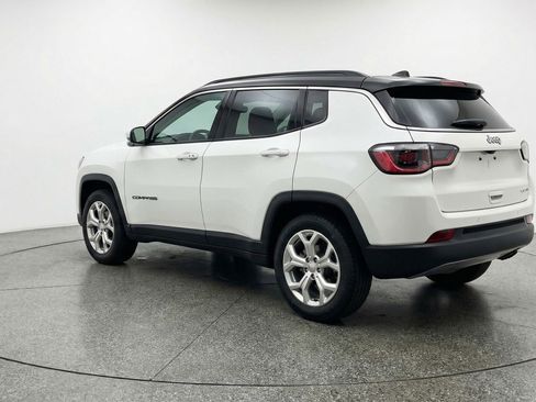 Used 2025 Jeep Compass Latitude AWD/4WD image 5