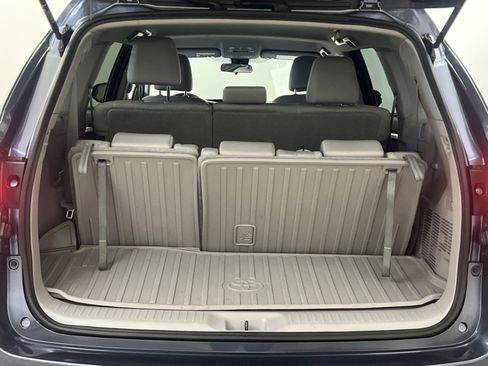 Used 2017 Toyota Highlander LE FWD image 26