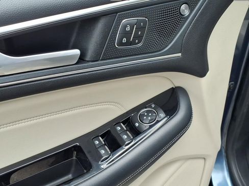 Used 2019 Ford Edge Titanium image 17