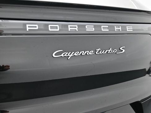 Certified 2023 Porsche Cayenne Turbo S AWD/4WD image 21