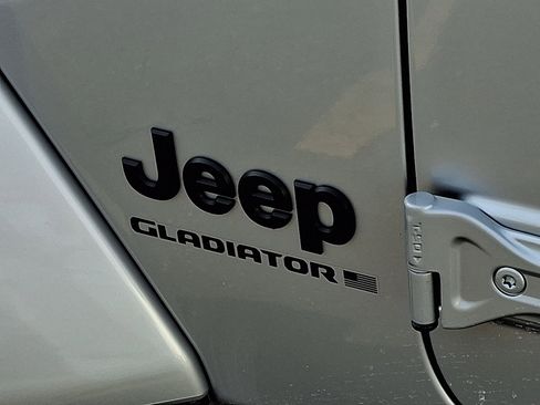 Used 2023 Jeep Gladiator Sport image 30