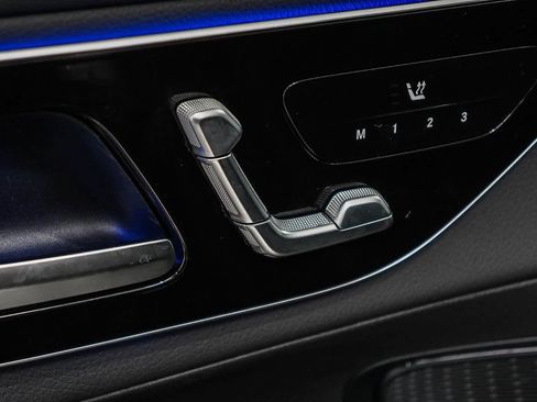 Used 2025 Mercedes-Benz GLC 300 4MATIC image 24