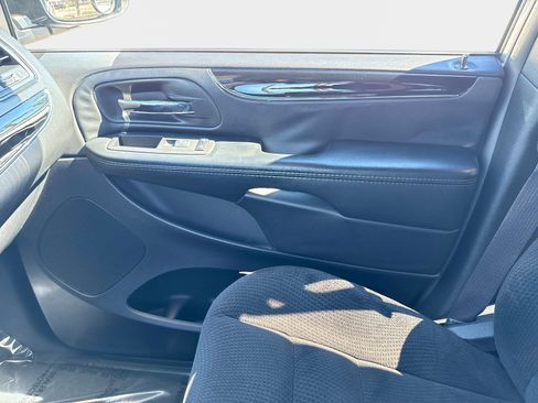 Used 2019 Dodge Grand Caravan SE image 22