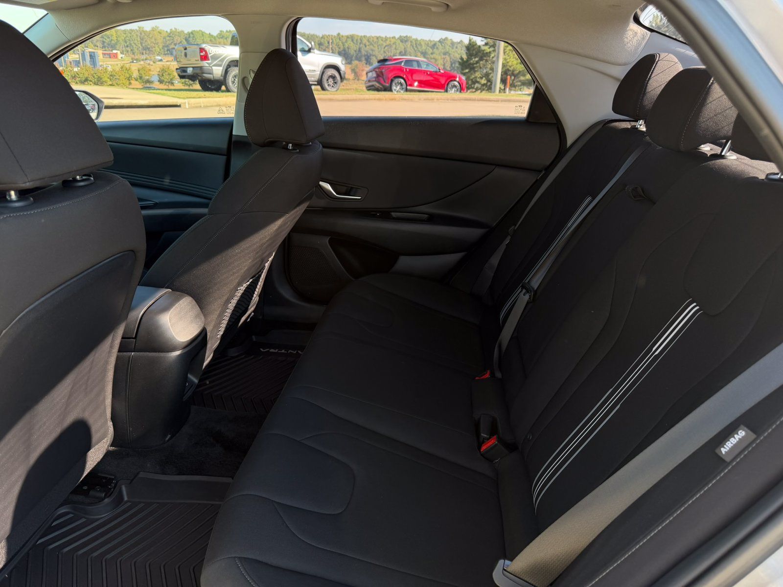 Used 2025 Hyundai Elantra SEL FWD image 27