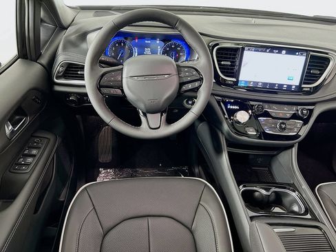 New 2027 Chrysler Pacifica Limited AWD/4WD image 24