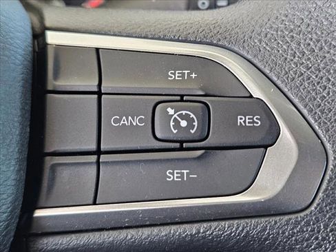 Used 2023 Jeep Compass Sport image 15