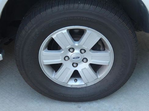 Used 2010 Ford Explorer XLT image 27