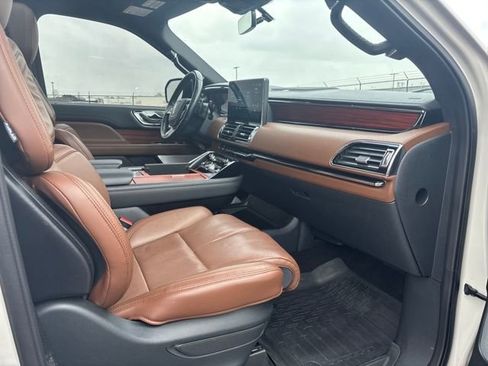 Certified 2024 Lincoln Navigator Reserve image 9