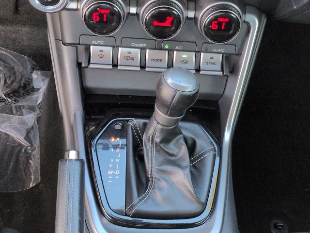 Used 2024 Toyota GR86 RWD image 18