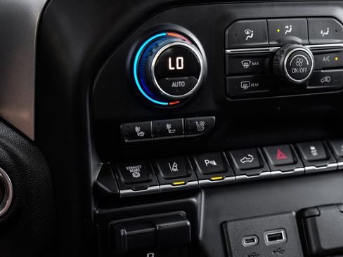 Used 2021 Chevrolet Silverado 2500 LTZ w/ LTZ Plus Package image 21