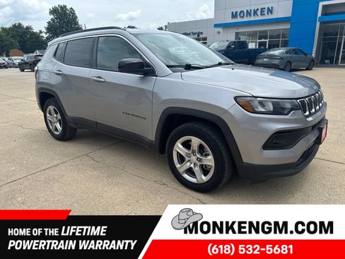 Used 2024 Jeep Compass Latitude AWD/4WD image 1