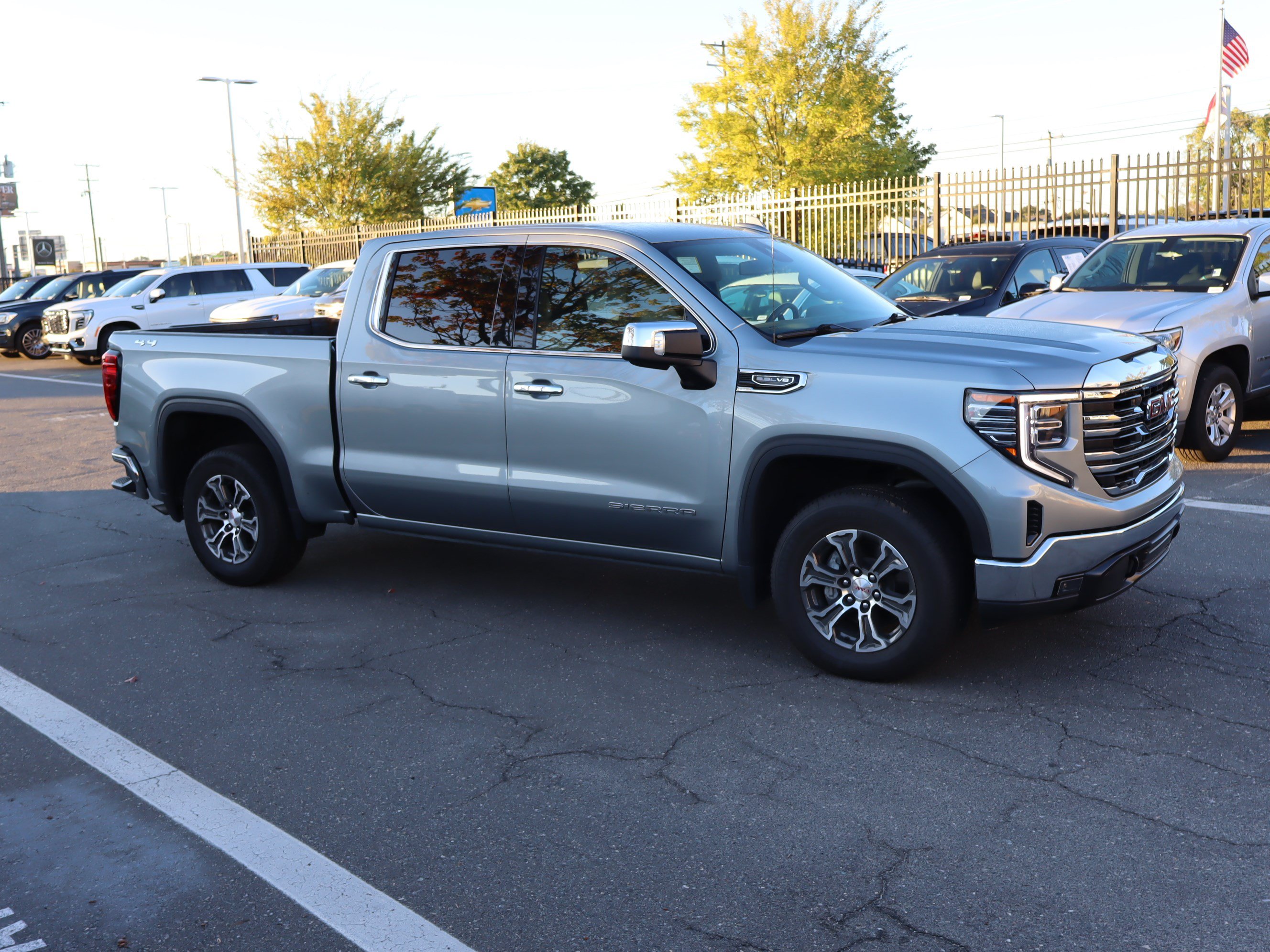 Used 2025 GMC Sierra 1500 SLT AWD/4WD image 2