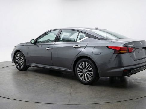 Used 2025 Nissan Altima 2.5 SV image 6