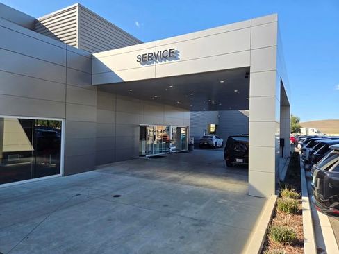 Used 2025 Land Rover Defender 110 X-Dynamic SE image 21