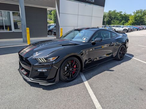 Certified 2022 Ford Mustang Shelby GT500 w/ Handling Package RWD image 2
