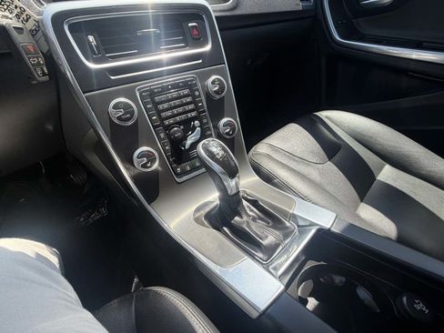 Used 2016 Volvo V60 T5 Platinum FWD image 13