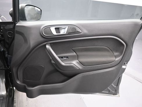 Used 2016 Ford Fiesta SE FWD image 31