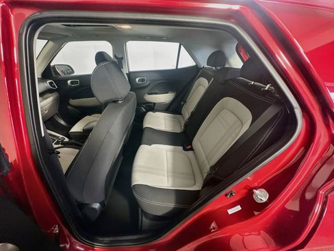Used 2025 Hyundai Venue SEL FWD image 27