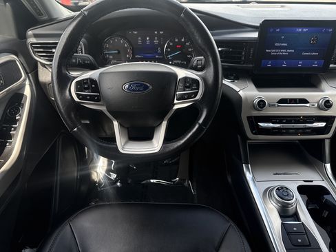Used 2022 Ford Explorer XLT w/ Equipment Group 202A AWD/4WD image 8