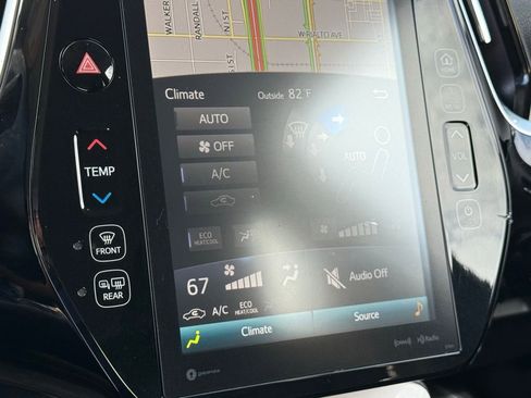 Used 2018 Toyota Prius Prime Premium image 12