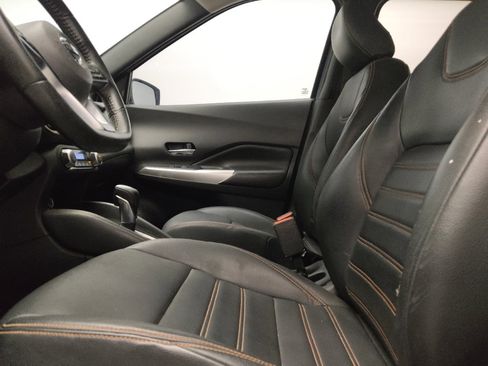 Used 2019 Nissan Kicks SR w/ SR Premium Package FWD image 17