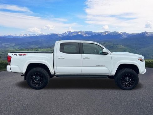 Used 2017 Toyota Tacoma TRD Sport w/ Tow Package (A/T) AWD/4WD image 7