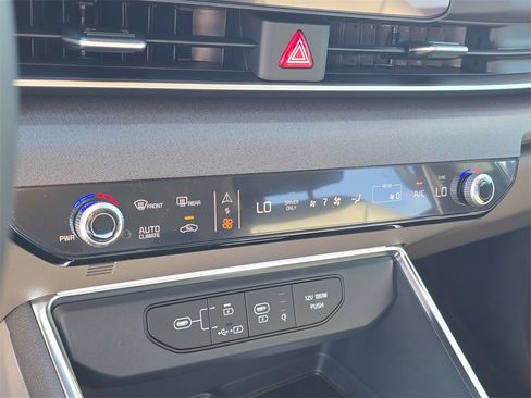 New 2026 Kia Carnival EX image 25