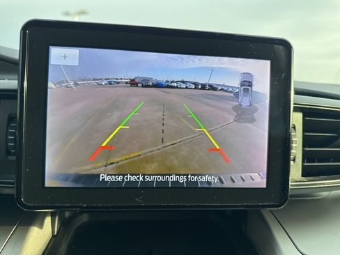 Used 2022 Ford Explorer XLT image 37