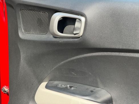 Used 2022 Hyundai Venue SEL FWD image 25